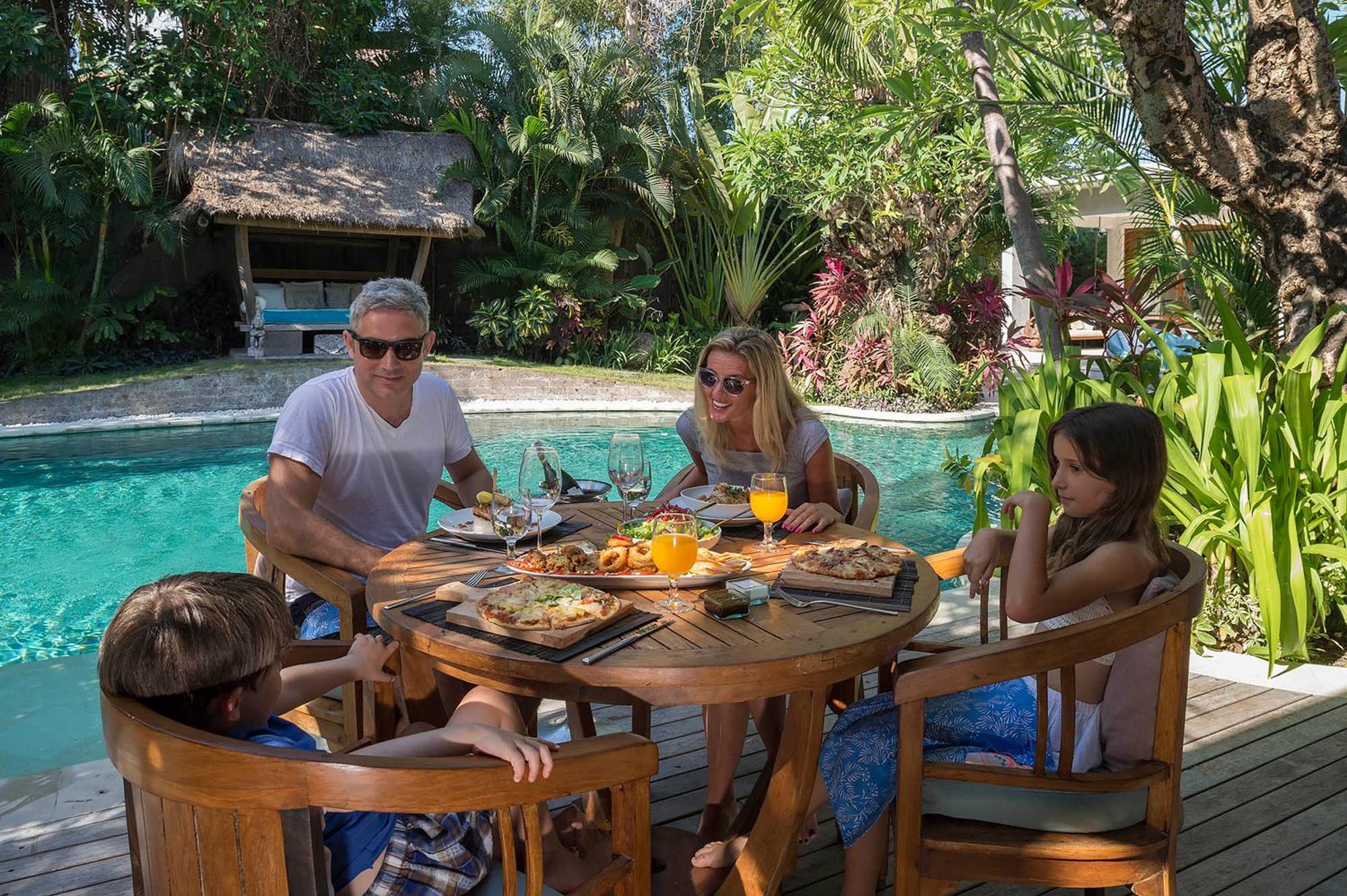 Lataliana Seminyak Villa ภายนอก รูปภาพ