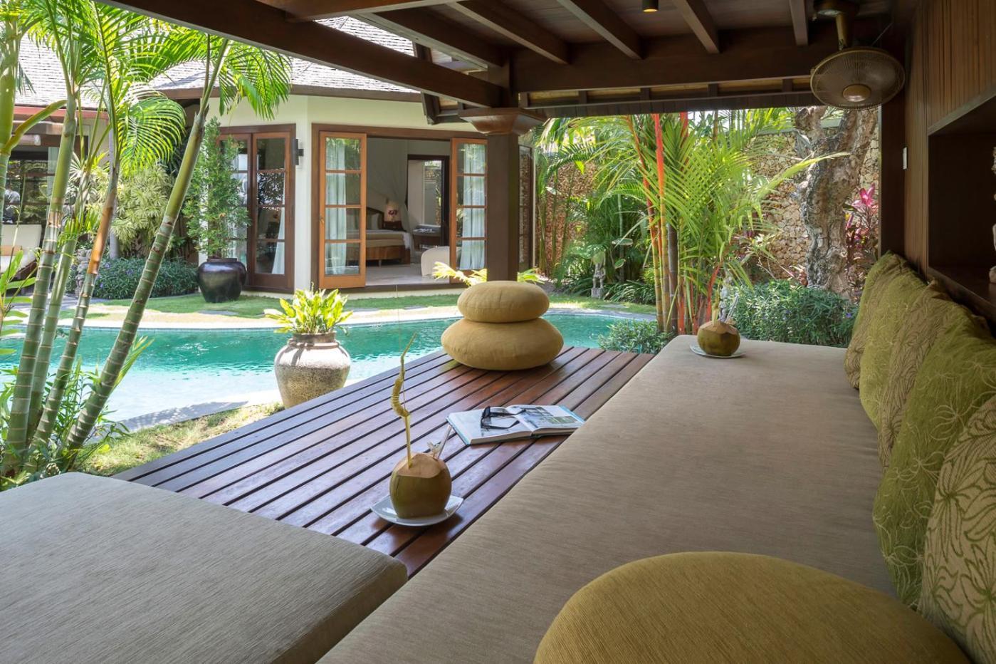 Lataliana Seminyak Villa ภายนอก รูปภาพ